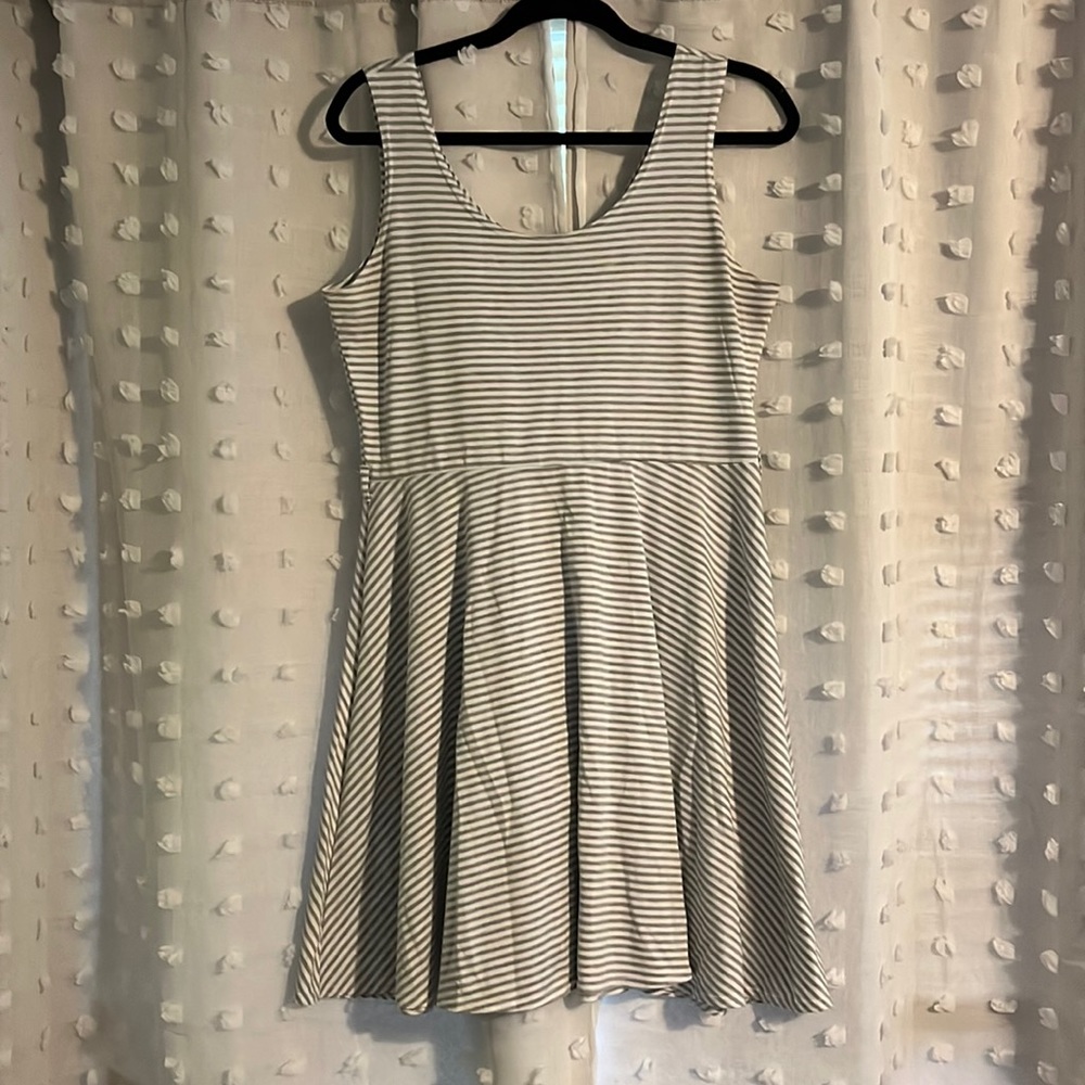 Juniors Gray and White Skater Dress in XL.